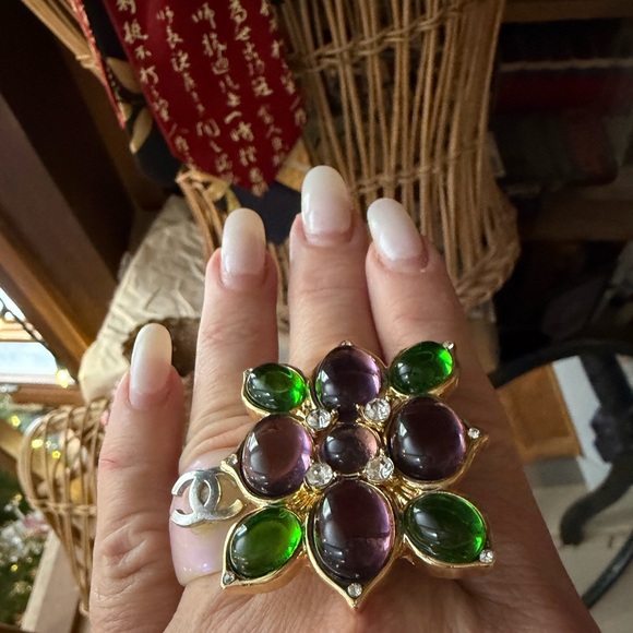 Catwalk Jon Gorgeous Large Cabochan Glass Ring - Picture 10 of 10